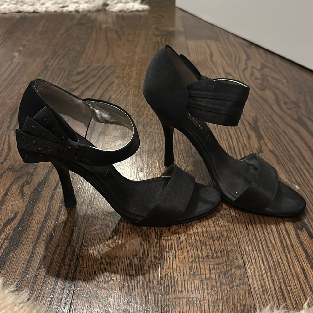 Nina New York studded bow tie heels